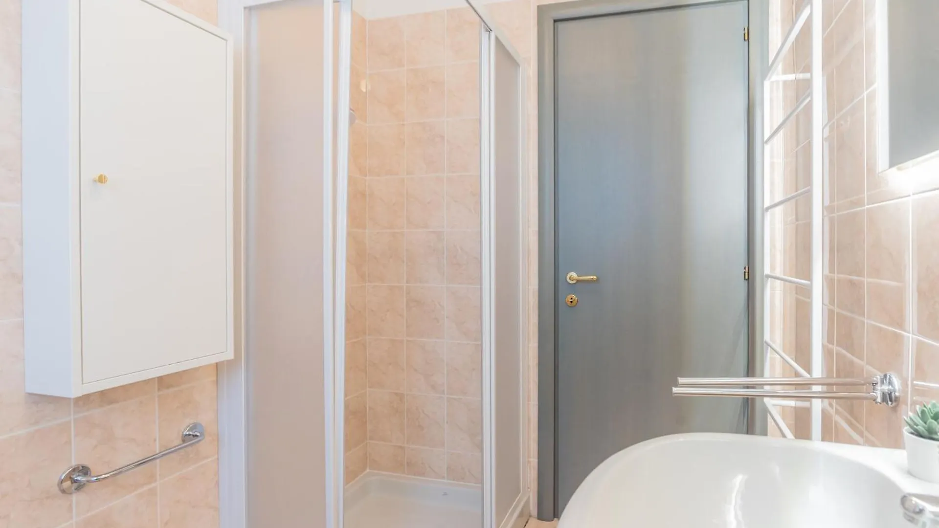 Casa Vela By Rent All Como سالا كوماسينا 0*,  إيطاليا